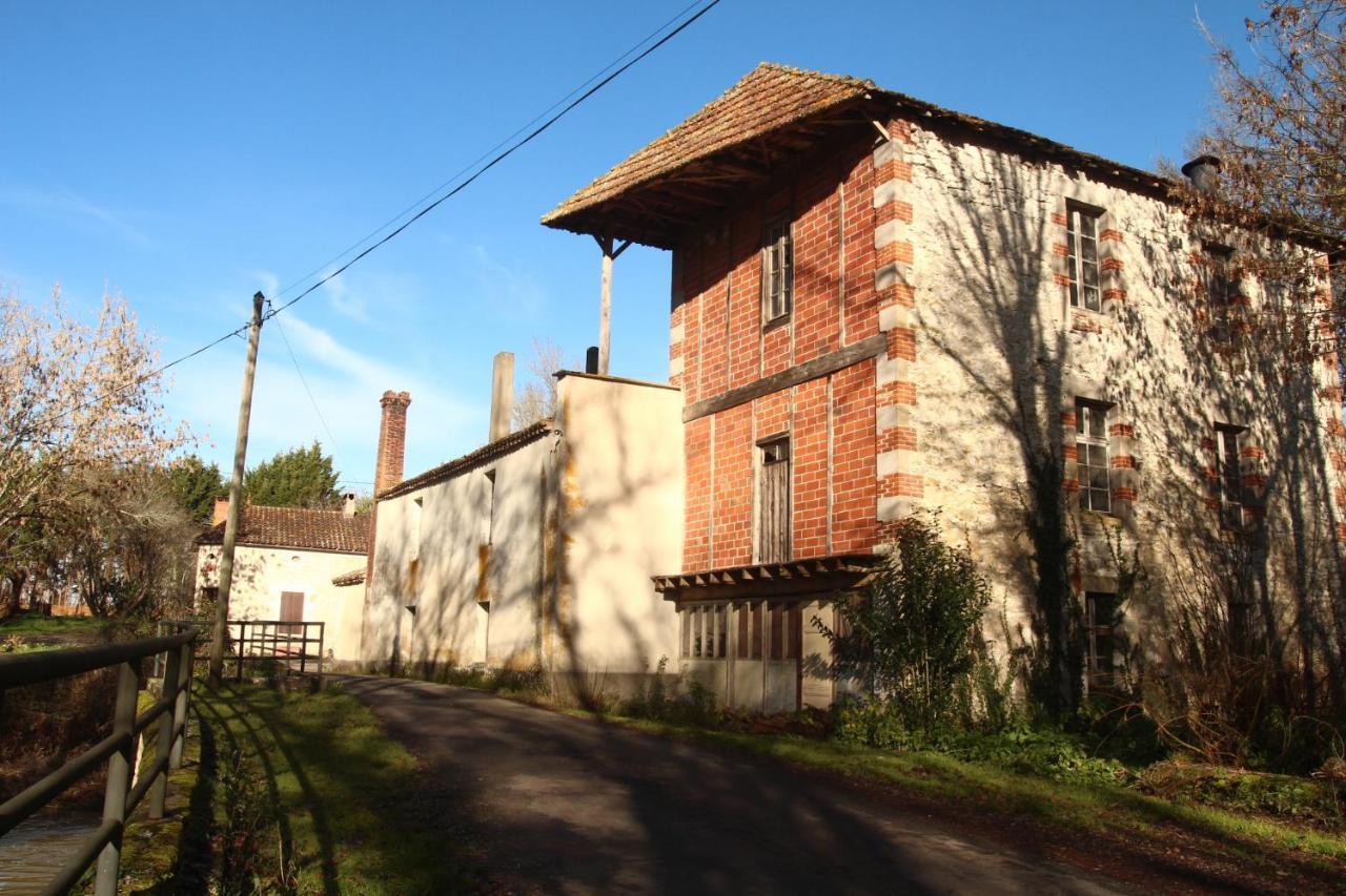 Mazieres  Le Moulin Scalagrand Bed & Breakfast エクステリア 写真