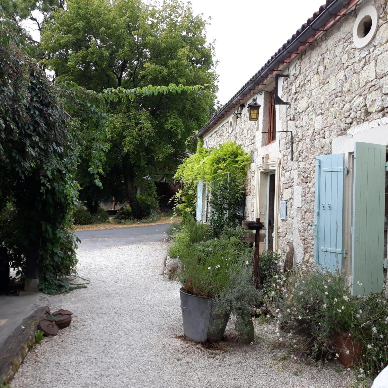 Mazieres  Le Moulin Scalagrand Bed & Breakfast エクステリア 写真