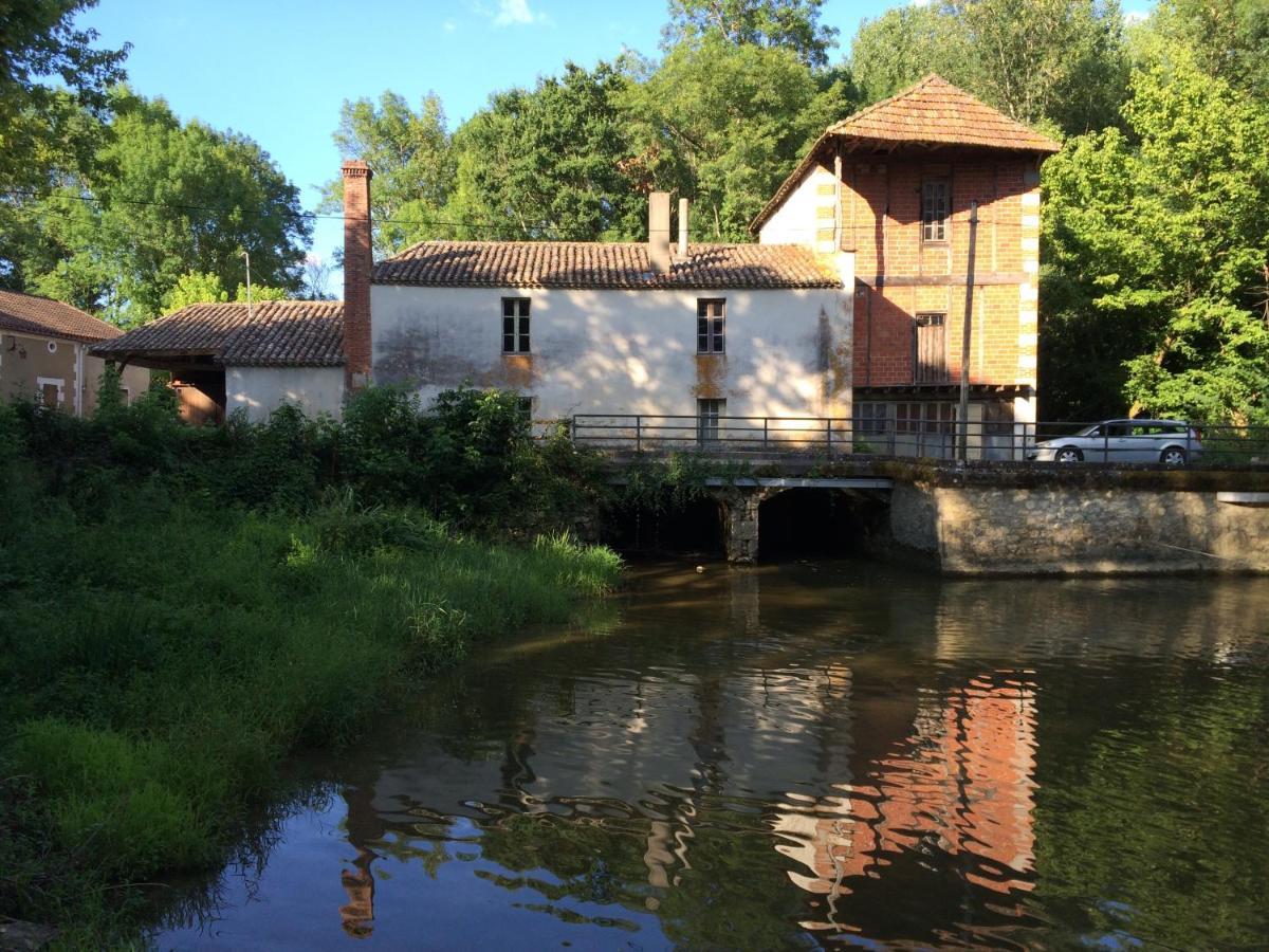 Mazieres  Le Moulin Scalagrand Bed & Breakfast エクステリア 写真